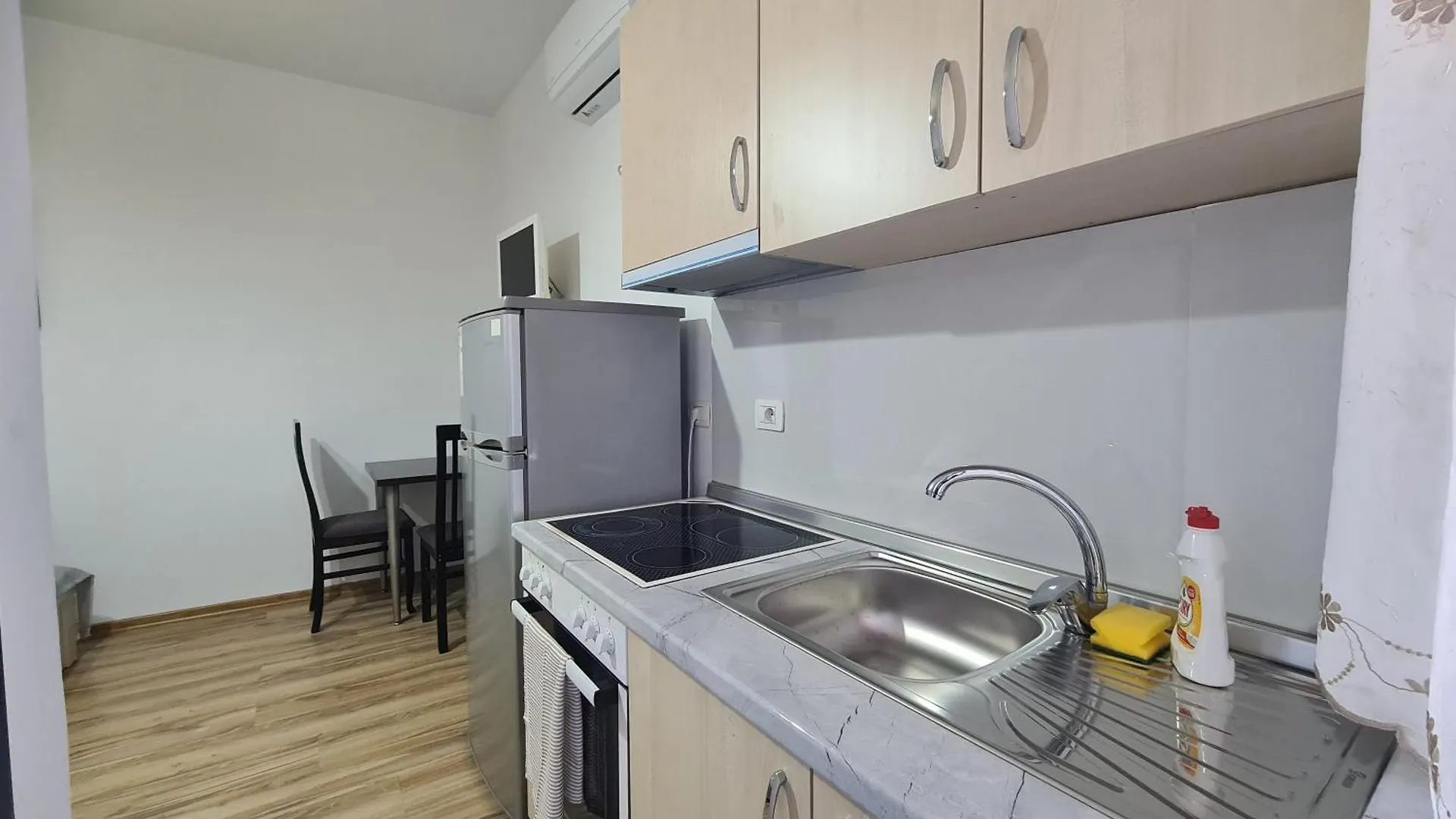 Kupola 2 Apartments Τίρανα 0*,